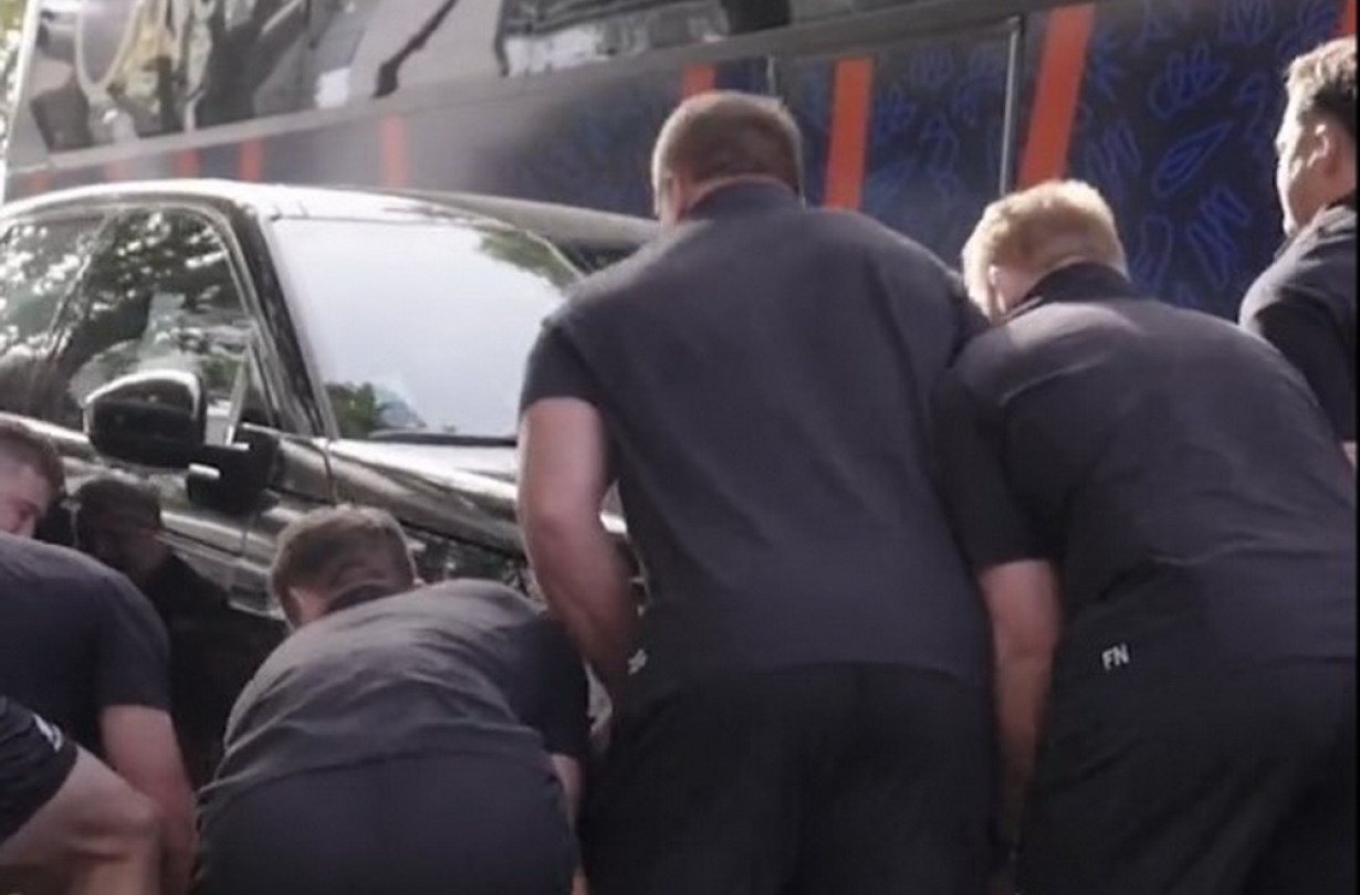 Θηρία! Τίποτα δεν μπορεί να αντισταθεί στους παίκτες ράγκμπι! All Blacks, εκτός από ράγκμπι «παίζουν» και LR Discovery