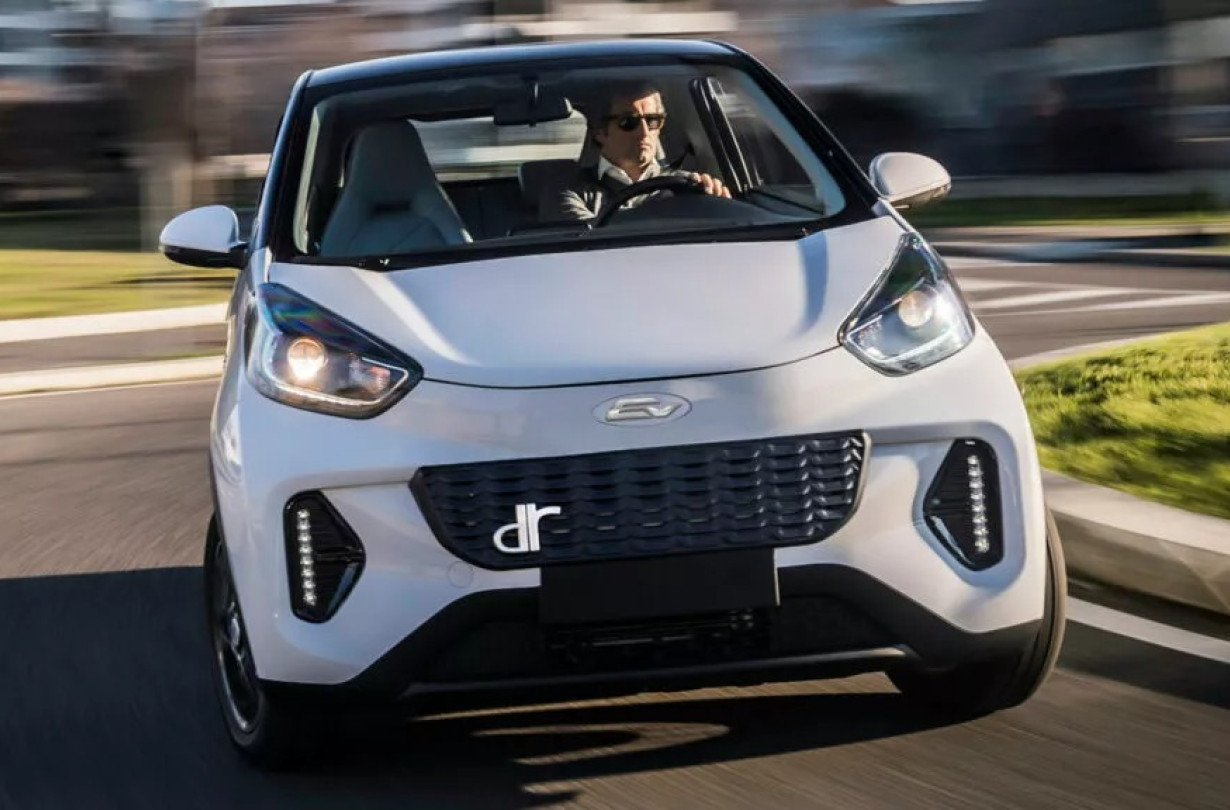 H DR Automobiles συνεργάζεται με γνωστές κινεζικές αυτοκινητοβιομηχανίες, όπως η Cherry, η JAC και η BAIC DR 1