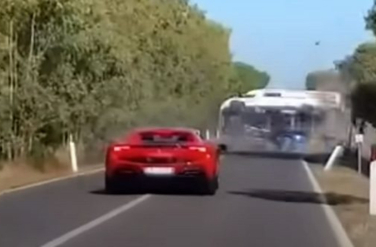 Το ζευγάρι Ελβετών που επέβαινε στη Ferrari δυστυχώς ανασύρθηκε νεκρό Ferrari & Lamborghini Car Accident