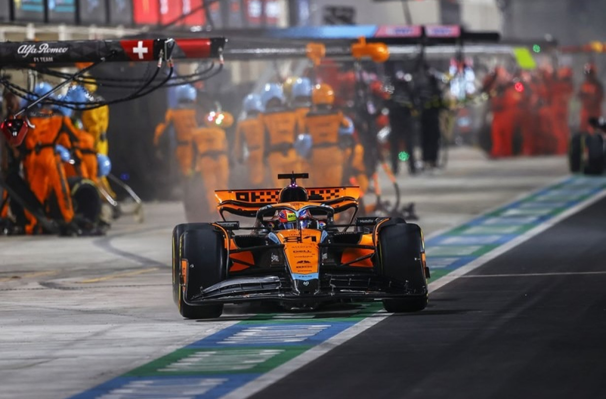 Οι μηχανικοί της McLaren πιστοποίησαν τη συνολική άνοδο της ομάδας σε όλα τα επίπεδα, αλλάζοντας τέσσερα λάστιχα με τροχούς 18" σε μόλις 1,8" McLaren pit stop
