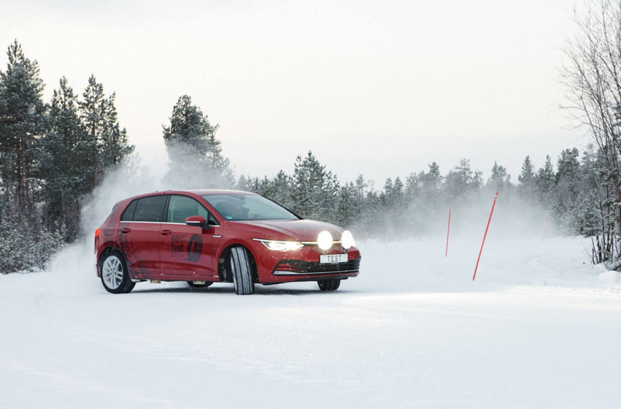 Τα λάστιχα δοκιμάστηκαν από το TCS σε στεγνές, βρεγμένες και παγωμένες επιφάνειες με 19 κριτήρια. χειμερινά λάστιχα