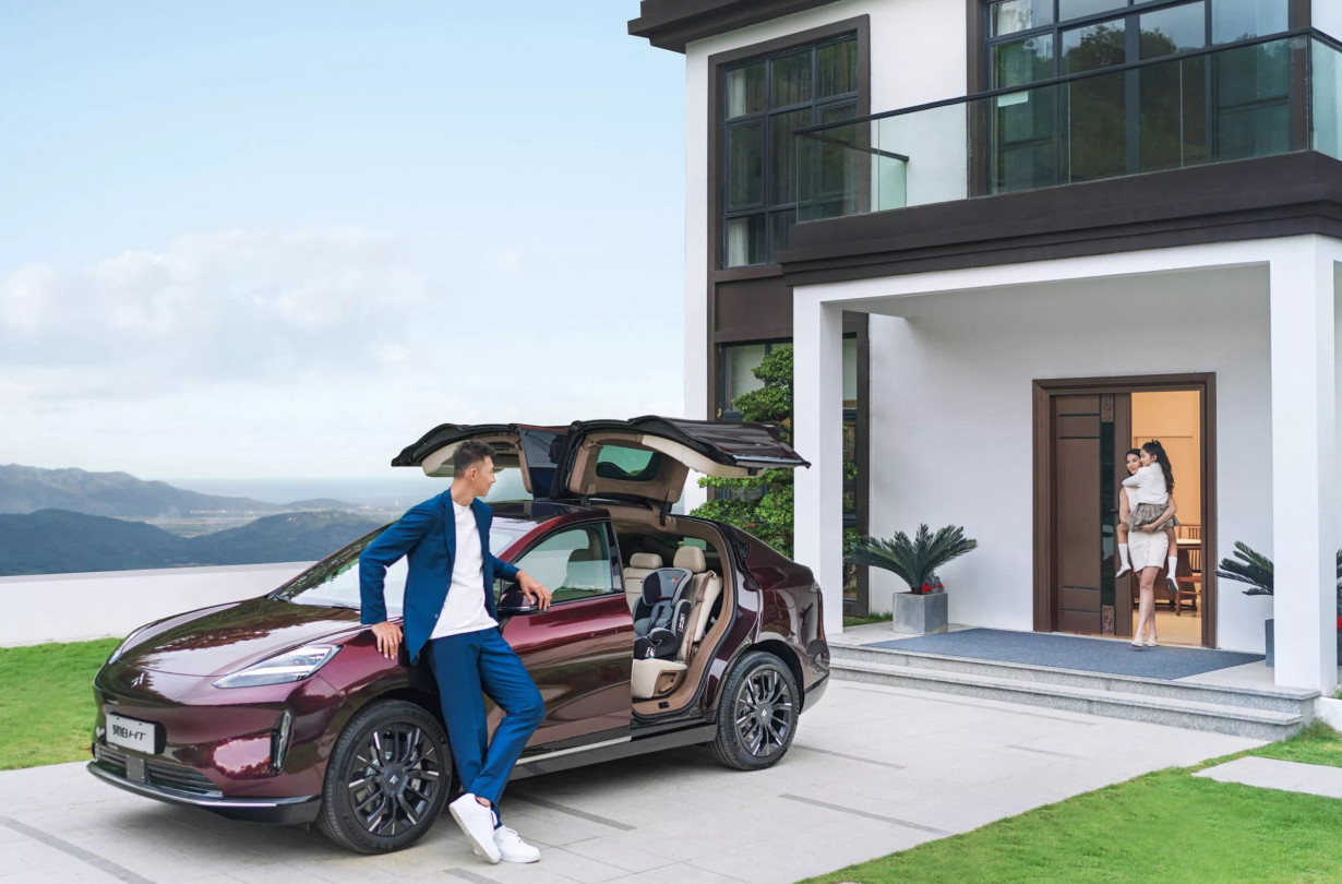 Το Aion Hyper GT διατίθεται σε δύο εκδοχές ισχύος, με 245 και 340 PS. Και σε τρεις εκδοχές αυτονομίας, 600-770 km. Aion Hyper GT