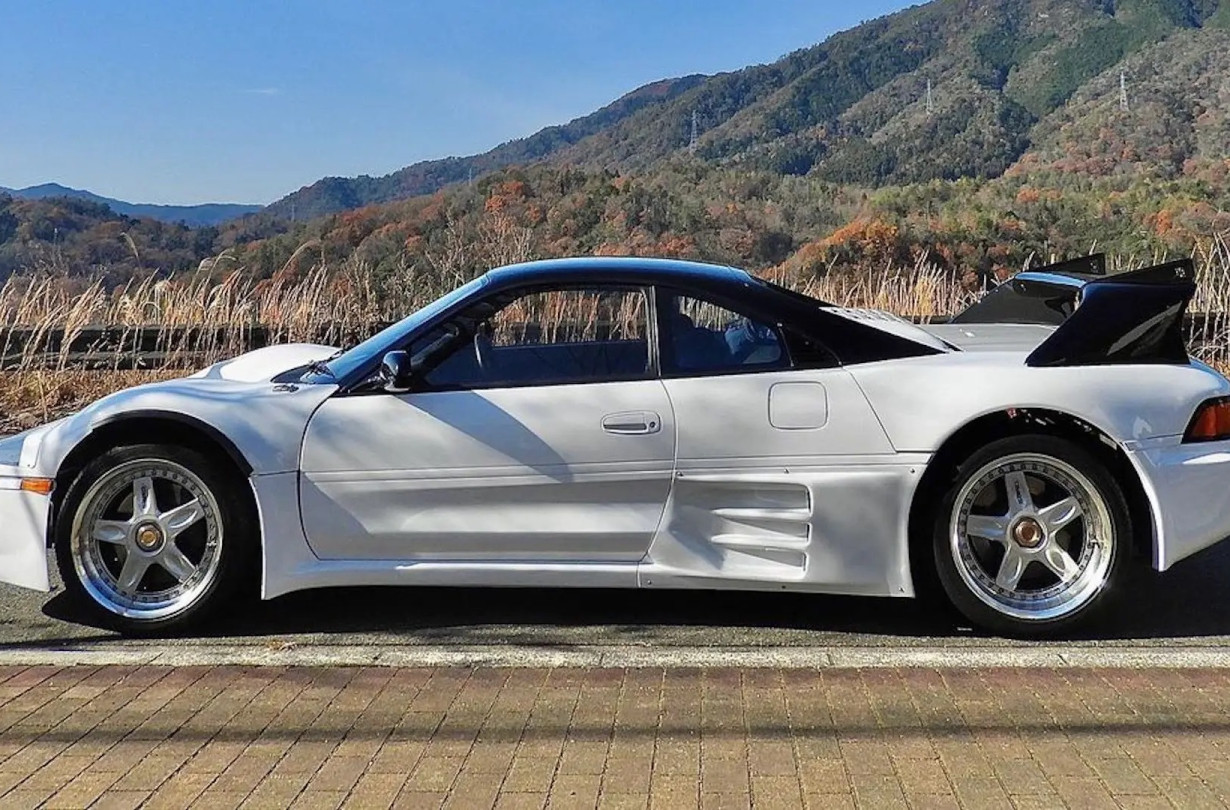 Υπάρχει μόνο ένα Toyota MR2 GT1 κι αντί να βρίσκεται σε κάποιο μουσείο ή κάποιο πολυτελές γκαράζ, κάποιος το οδηγεί και το χαίρεται. Toyota MR2 GT1 SARD MC8