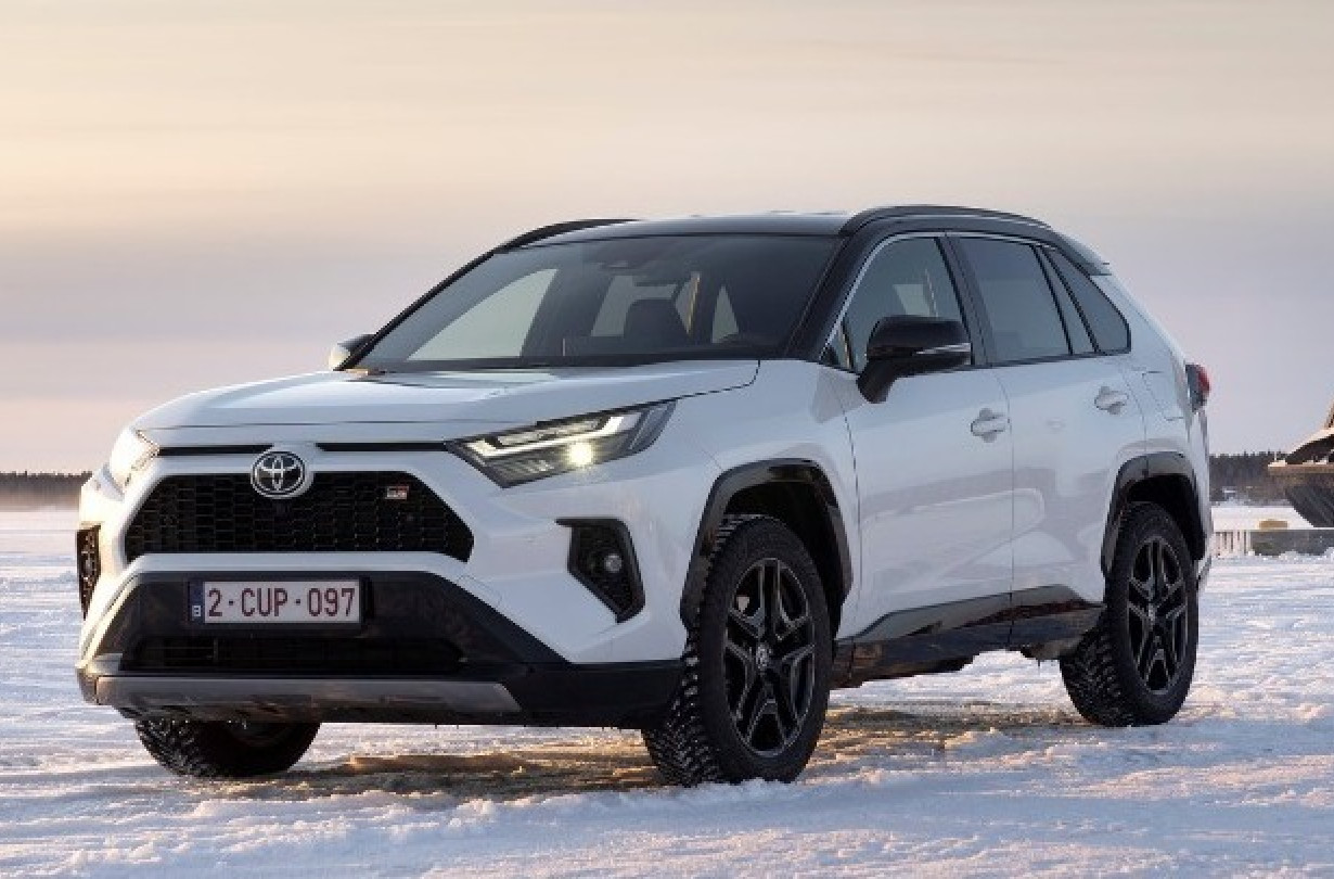 H οικογένεια GR αποκτά ένα καινούριο μέλος, το άκρως πετυχημένο Toyota RAV4. Μένει πλέον να δούμε αν θα κάνει την εμφάνισή του και στη χώρα μας Toyota RAV4 GR