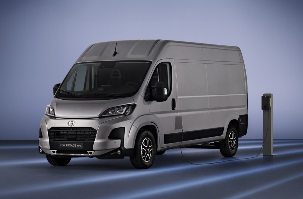 Το Toyota Proace Max διατίθεται σε έξι διαμορφώσεις, με δύο μεταξόνια, τρία μήκη και τρία ύψη, με το μεγαλύτερο να έχει χωρητικότητα φόρτωσης 17 m³. Toyota Proace Max