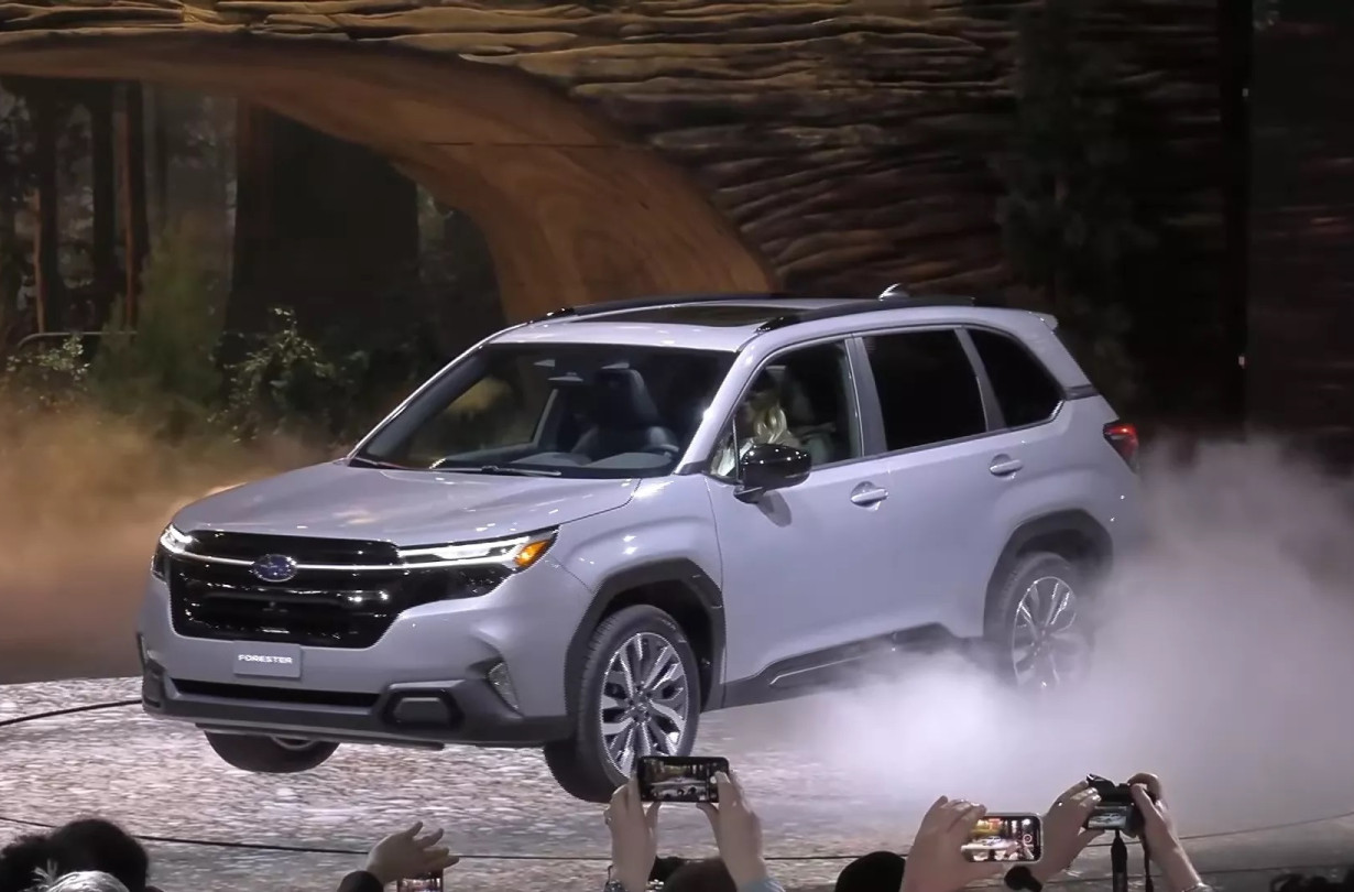 Ανανέωση για το Subaru Forester, με σχεδίαση που φέρνει κάμποσο σε ανταγωνιστικά μοντέλα. Subaru Forester