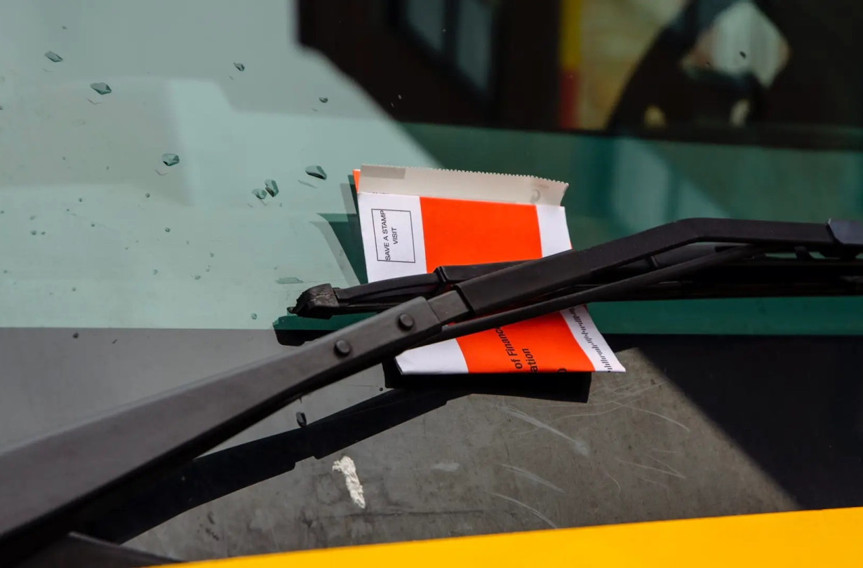 Κι όμως, υπάρχει πόλη που σε 10 μέρες προχωρά σε κατάσχεση και δημοπρασία του αυτοκινήτου σου.  κατάσχεση