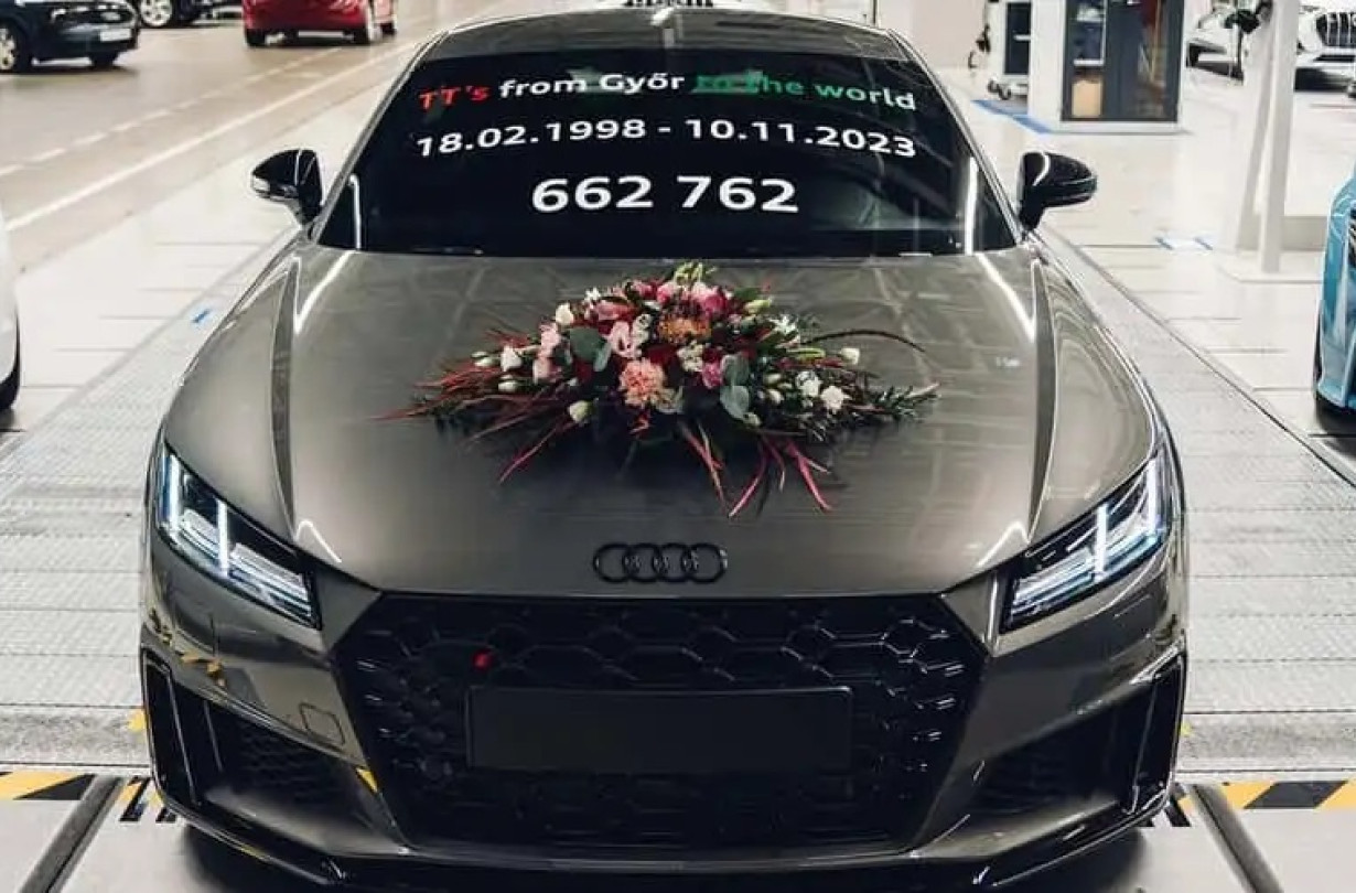 Μετά από 25 χρόνια μάχιμης υπηρεσίας, το Audi TT βγαίνει στη σύνταξη. Audi TT