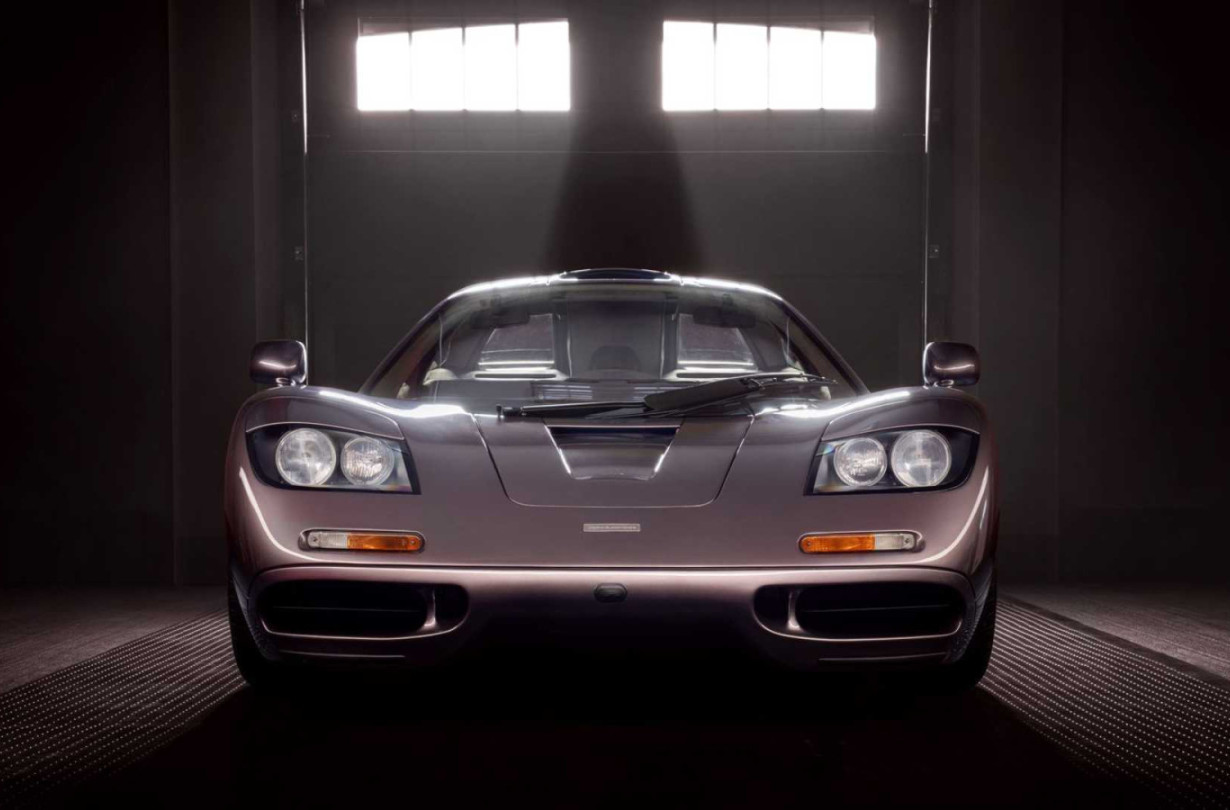 Με τα χρήματα ενός παρμπρίζ σε McLaren F1, αγοράζεις καινούργιο Tesla και σου μένουν και ρέστα. McLaren F1