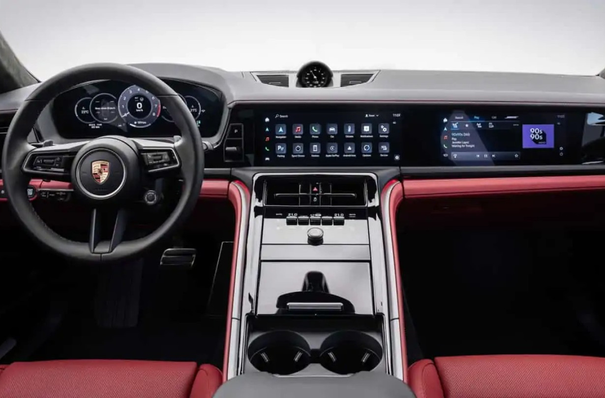 Η επίσημη παρουσίαση για την Porsche Panamera τρίτης γενιάς έχει προγραμματιστεί για τις 24 Νοεμβρίου, στο Icons of Porsche Festival στο Ντουμπάι Porsche Panamera Interior