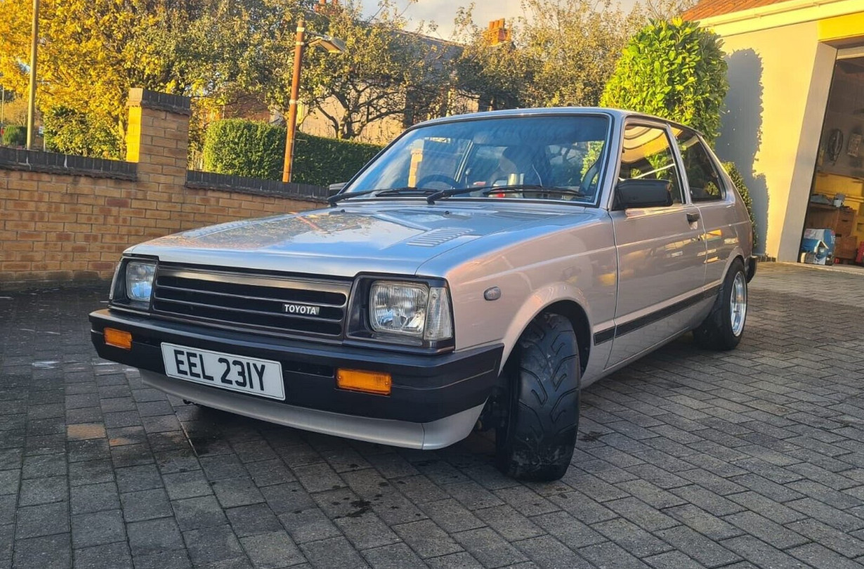 Πισωκίνητο Toyota Starlet με μοτέρ 460 PS από Cosworth! Τι άλλο να ζητήσεις; Μόνο να μην κόστιζε €40 χιλιάρικα. Toyota Starlet Cosworth