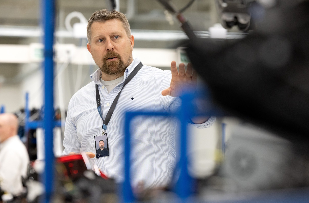 Παρά την εκτενή γκάμα ηλεκτρικών Volvo, ο επικεφαλής R&D χρησιμοποιεί ένα Tesla Model Y για να πάει το πρωί στη δουλειά του. Volvo