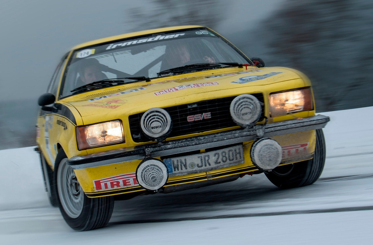 Ο Walter Röhrl ξανασμίγει με το Opel Commodore που ξεκίνησε την καριέρα του, μετά από 50 χρόνια. Walter Röhrl