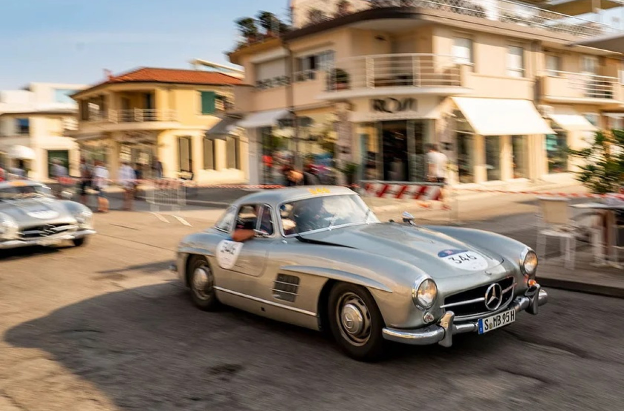 Ζήσε το όνειρο στα Mille Miglia. Mercedes-Benz 300 SL