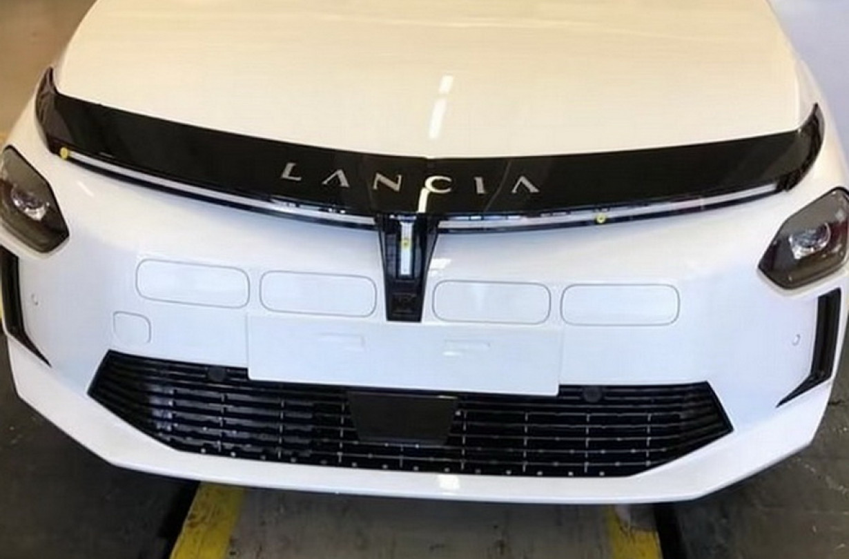 Η νέα Lancia Ypsilon θα παρουσιαστεί τον Φεβρουάριο του 2024 και θα κάνει το δημόσιο ντεμπούτο της στο Σαλόνι Αυτοκινήτου της Γενεύης. Lancia Ypsilon