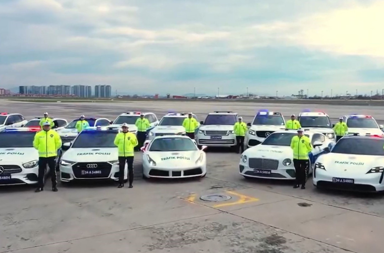 Η τουρκική αστυνομία γεμίζει Ferrari, Bentley, Porsche, Range Rover, διάφορες Mercedes-Benz, Volvo XC90 και BMW Σειρά 1.  τουρκική αστυνομία