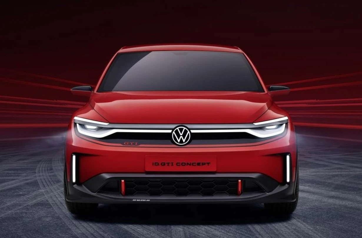 Όπως αποκάλυψε ο επικεφαλής σχεδιασμού της VW, Andreas Mindt, το ηλεκτρικό VW Golf GTI θα κάνει την εμφάνισή του το 2026 VW ID.GTI Concept