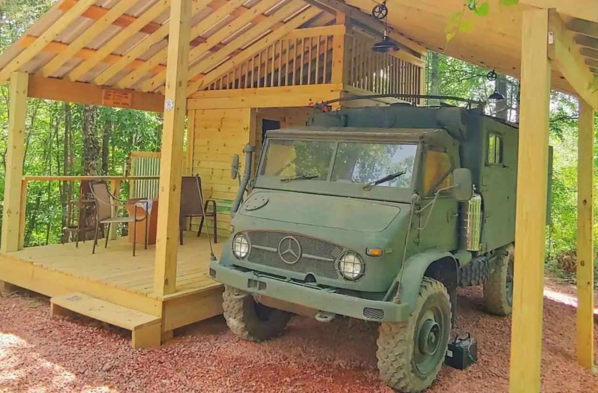 Λατρεύεις τις ταινίες περιπέτειας και τρόμου; Σου βρήκαμε το κατάλληλο «κατάλυμα» Mercedes-Benz Unimog