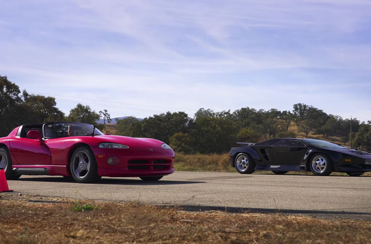 To Dodge Viper κοντράρεται με το Vector W8 και μας ταξιδεύουν 30+ χρόνια πίσω. Dodge Viper