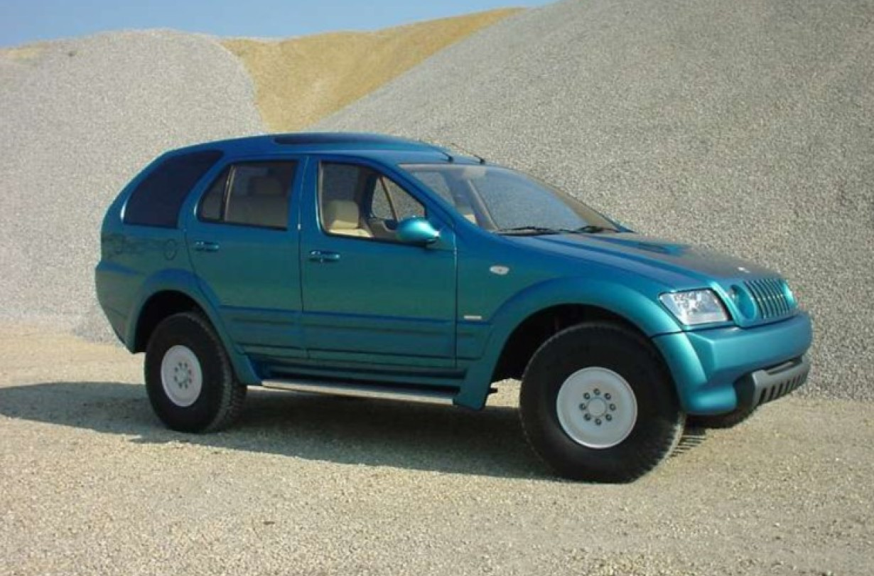 Πόσο ελκυστικό θα ήταν ένα πολυτελές Hummer πρώτης γενιάς; Αυτό ακριβώς σκέφτηκε η ιταλική καροτσερία Coggiola και παρουσίασε το Hummer T-Rex. Hummer T-Rex