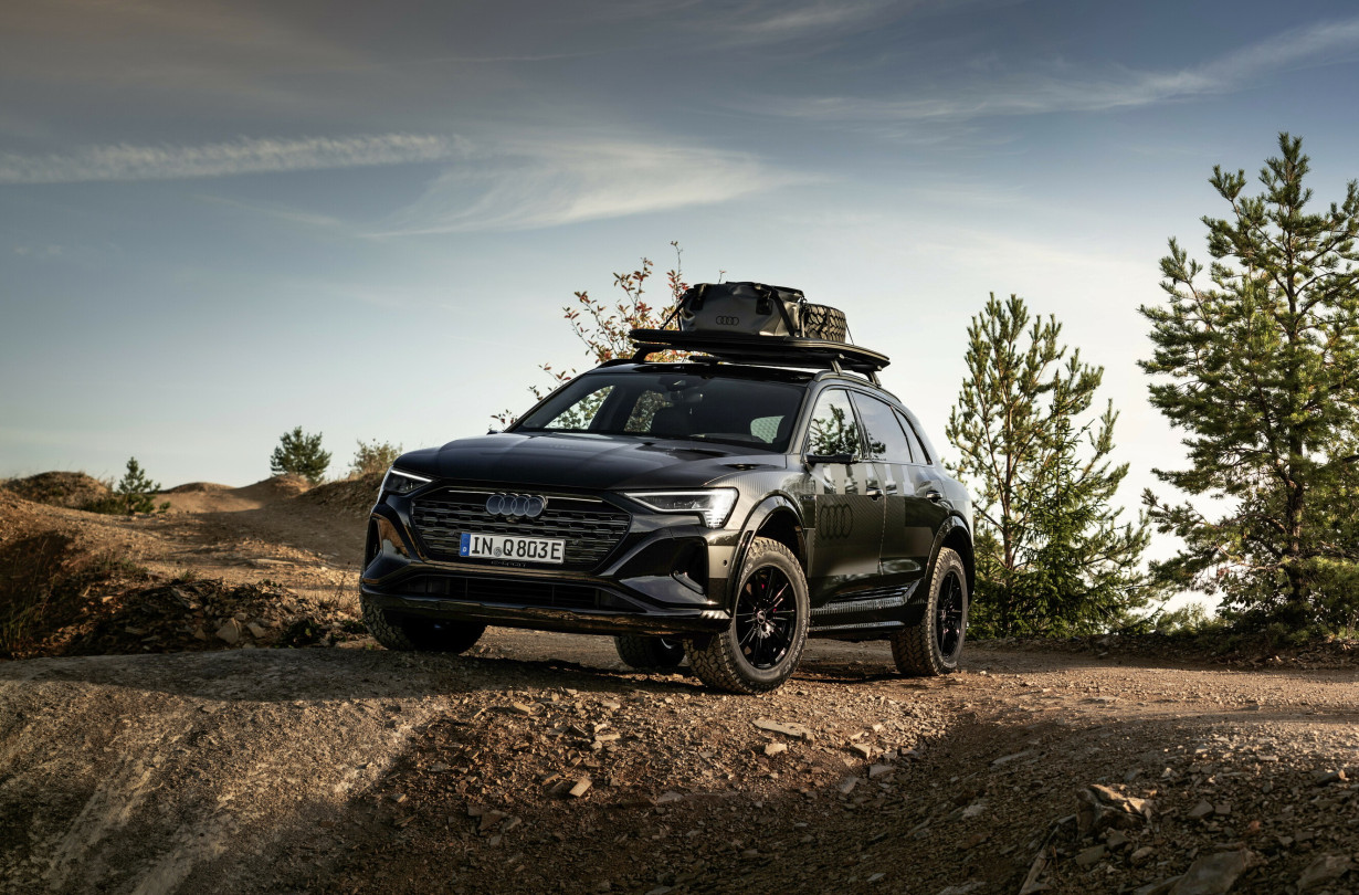 Η τιμή του Audi Q8 e-tron edition Dakar ξεκινά στη Γερμανία από τις περίπου 120.000 ευρώ. Audi Q8 e-tron Dakar Edition