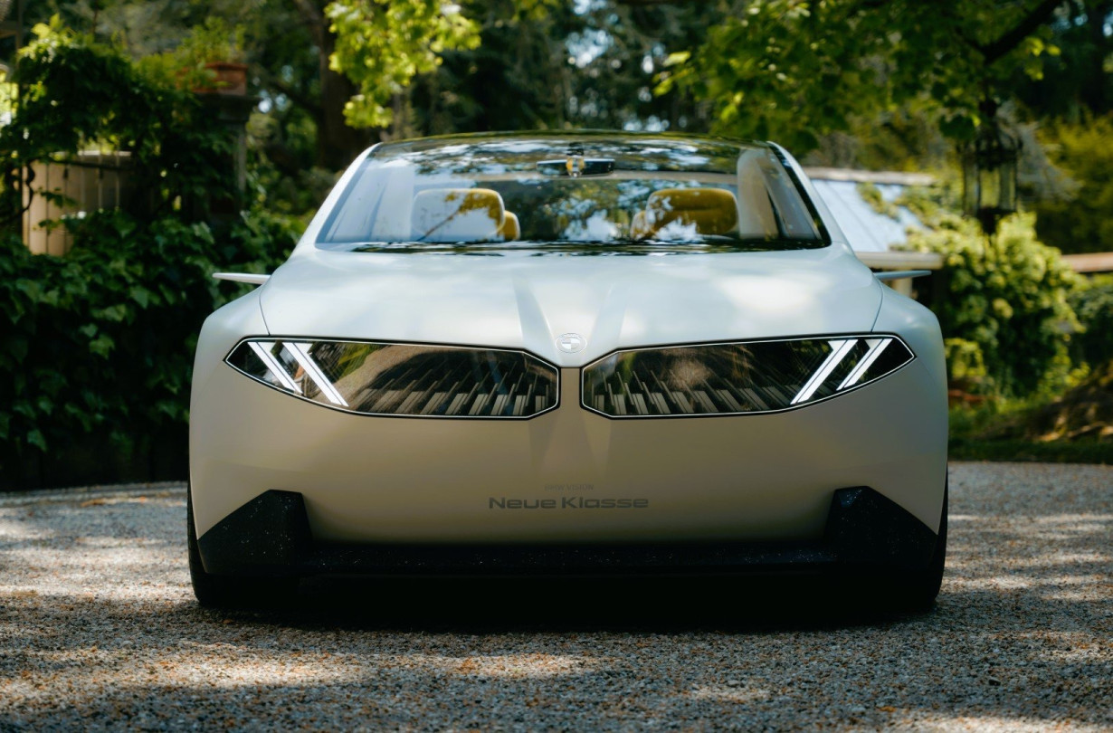 H BMW μέχρι το 2030 στοχεύει να παρουσιάσει έξι νέα αμιγώς ηλεκτρικά αυτοκίνητα, με προηγμένες τεχνολογίες, βασισμένα στην αρχιτεκτονική Neue Klasse BMW Neue Klasse