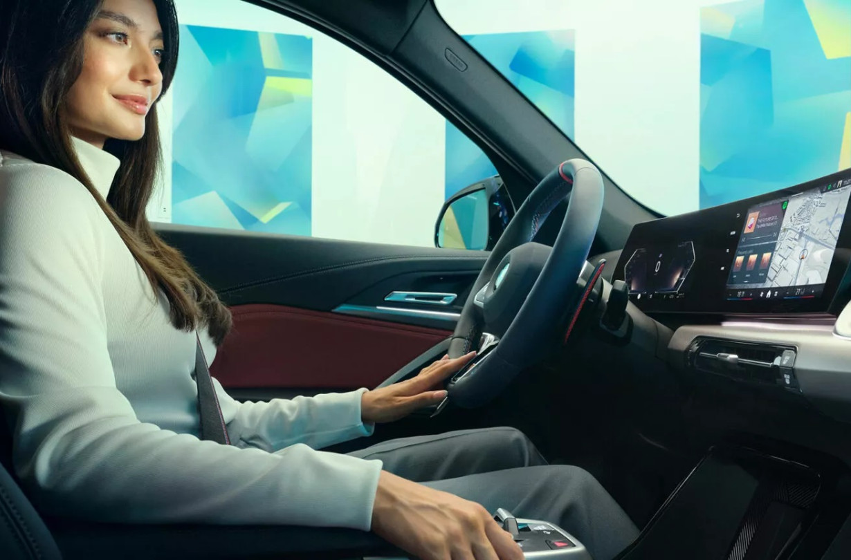 Η αυτόνομη οδήγηση έρχεται ένα βήμα πιο κοντά στις κορυφαίες BMW, με αλλαγή λωρίδας με το βλέμμα. BMW