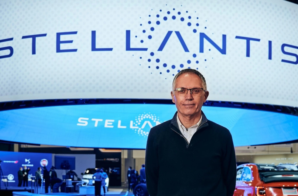 Ο Carlos Tavares της Stellantis προειδοποιεί τους κατασκευαστές ότι σε έναν αγώνα τιμών, δεν υπάρχουν νικητές. Carlos Tavares