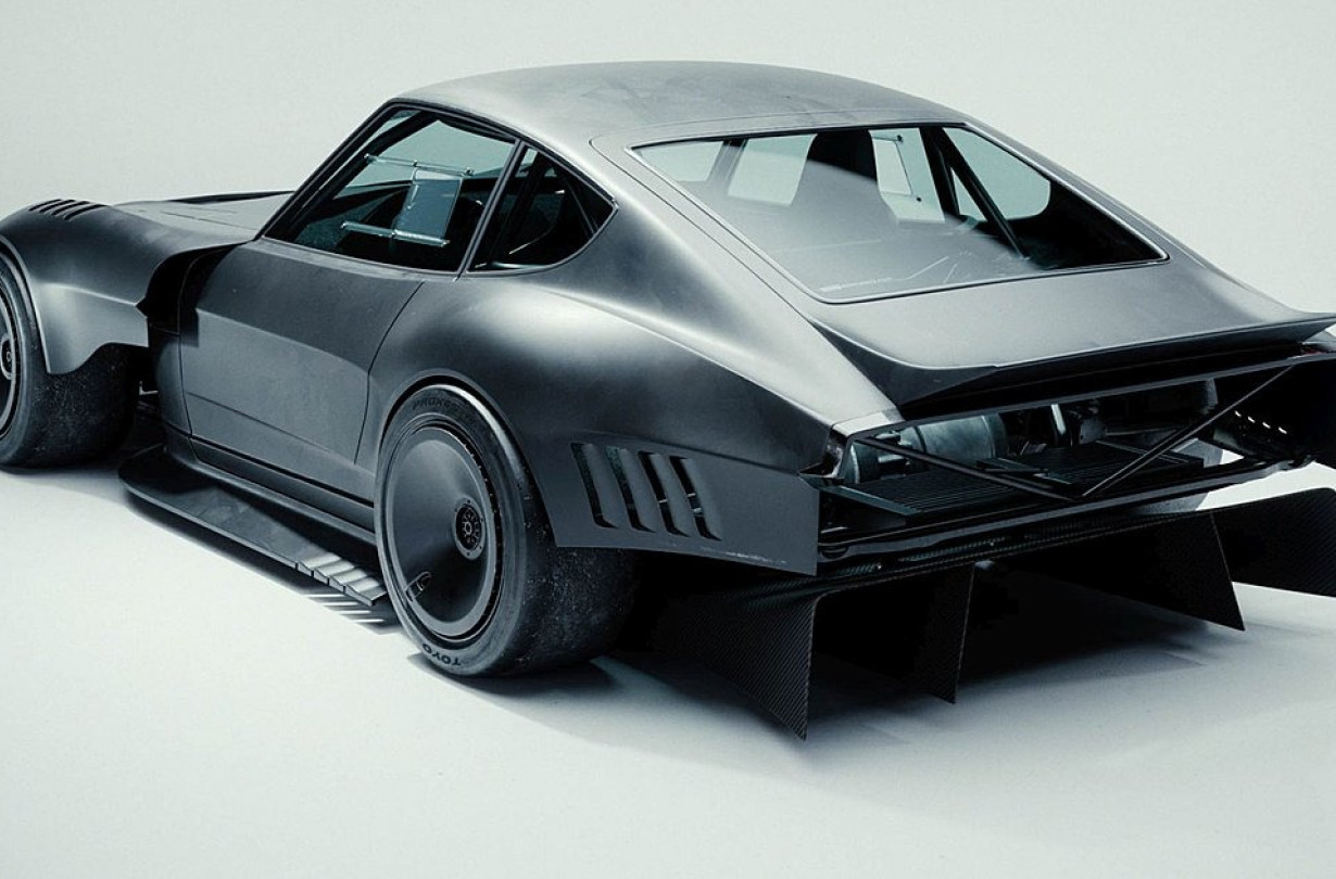 To εικονιζόμενο Datsun φορά τον ηλεκτροκινητήρα του Tesla Model S, αποδίδοντας 400 PS Datsun 240Z