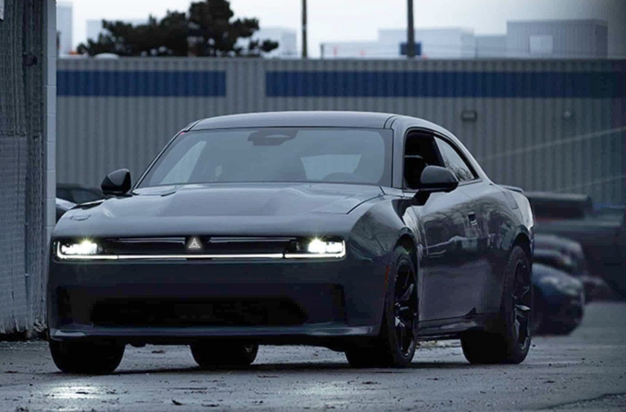 Η ηλεκτρική μετάβαση της Dodge Charger δεν θα καταργήσει τη βενζινοκίνητη έκδοση. Dodge Charger 2024
