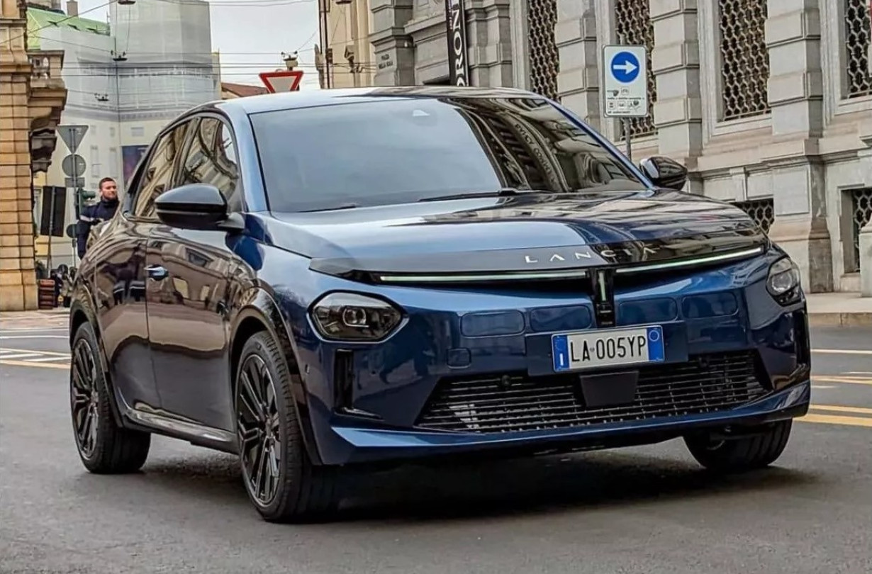 Βλέπουμε για πρώτη φορά την ολοκαίνουργια Lancia Ypsilon χωρίς το παραμικρό καμουφλάζ. Lancia Ypsilon