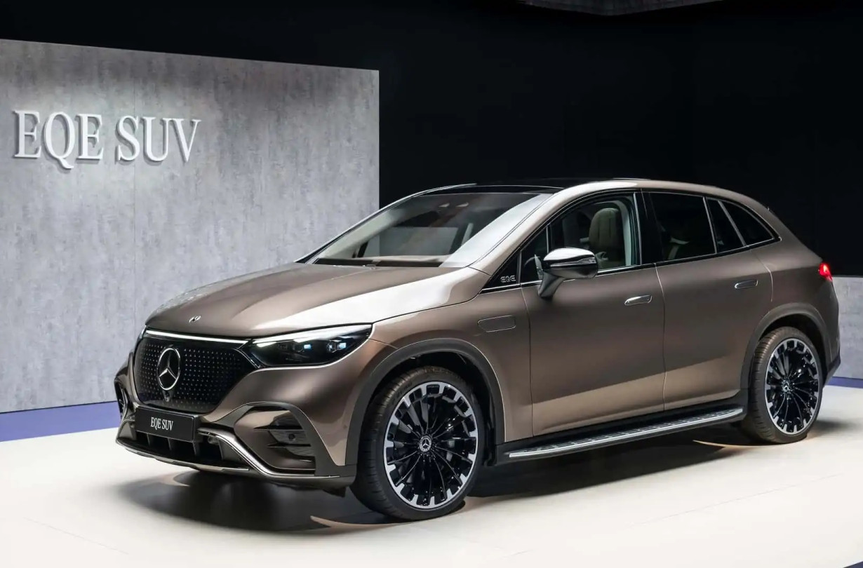 Η Mercedes-Benz έχει ήδη αναπτύξει μια ιδιαίτερη σχέση με τις πρίζες. Μία στις τρεις πωλήσεις της το 2023 είναι επαναφορτιζόμενη. Mercedes-Benz