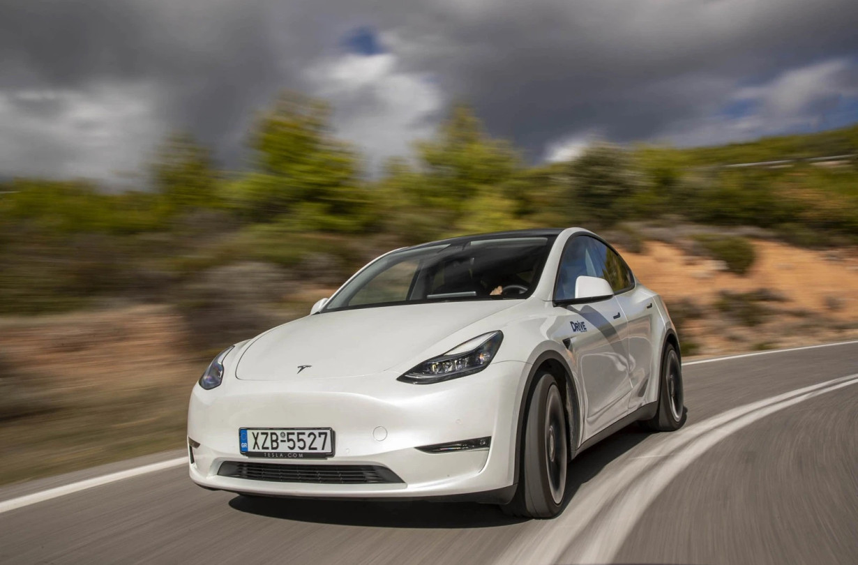 Ήταν δίκαιο κι έγινε πράξη: Το Tesla Model Y πούλησε περισσότερο από κάθε άλλο μοντέλο το 2023. Ανεξαρτήτως καυσίμου. Tesla Model Y