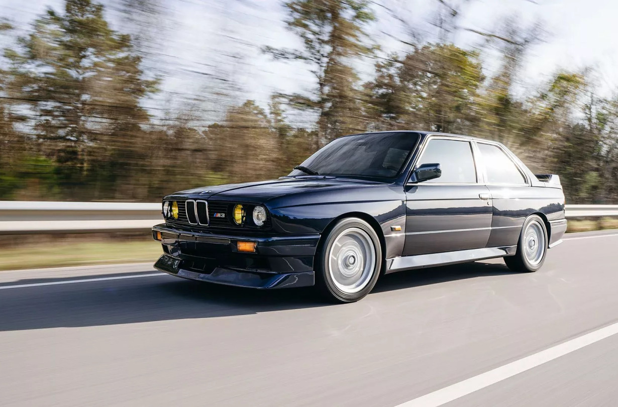 Η E30 είναι ίσως η πιο ποθητή από όλες τις γενιές BMW M3. Και τι καλύτερο από μια συλλεκτική Evolution ΙΙ σε ζηλευτή κατάσταση; BMW E30 M3