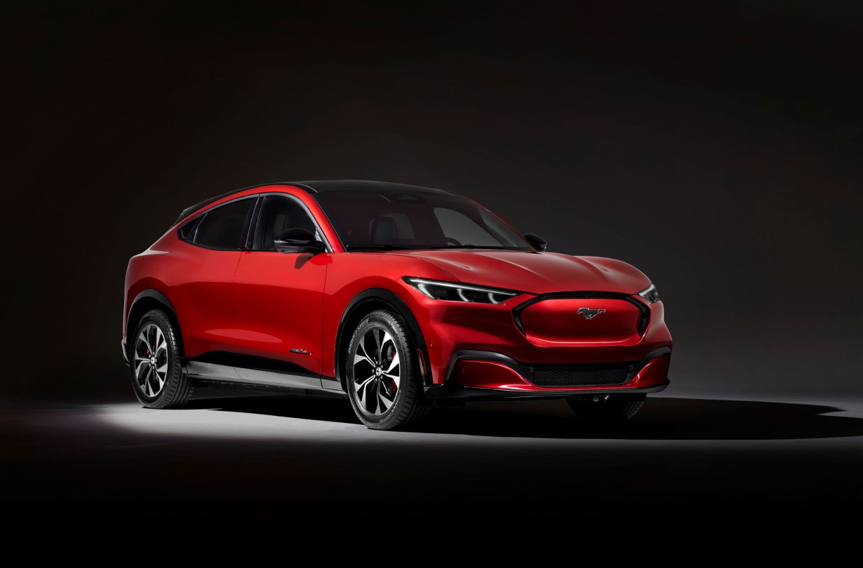 Η Ford Mustang Mach-E είναι πλέον διαθέσιμη στην ελληνική αγορά με νέες εκδόσεις και αναβαθμισμένο βασικό εξοπλισμό Ford Mustang Mach-E