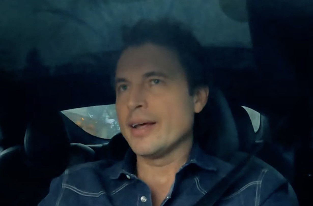 Ο αδερφός του Mr. Tesla δεν θα μπορούσε παρά να οδηγούσε τα μοντέλα του αδερφού του. Kimbal Musk