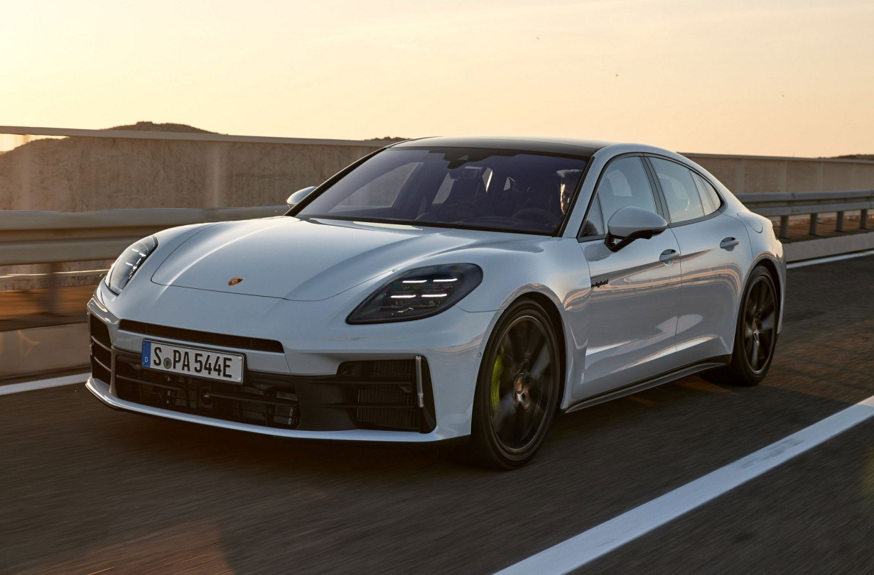 H Porsche Panamera απέκτησε δύο νέες PHEV εκδόσεις, με έμφαση στην αποδοτικότητα και την οδηγική απόλαυση Porsche Panamera