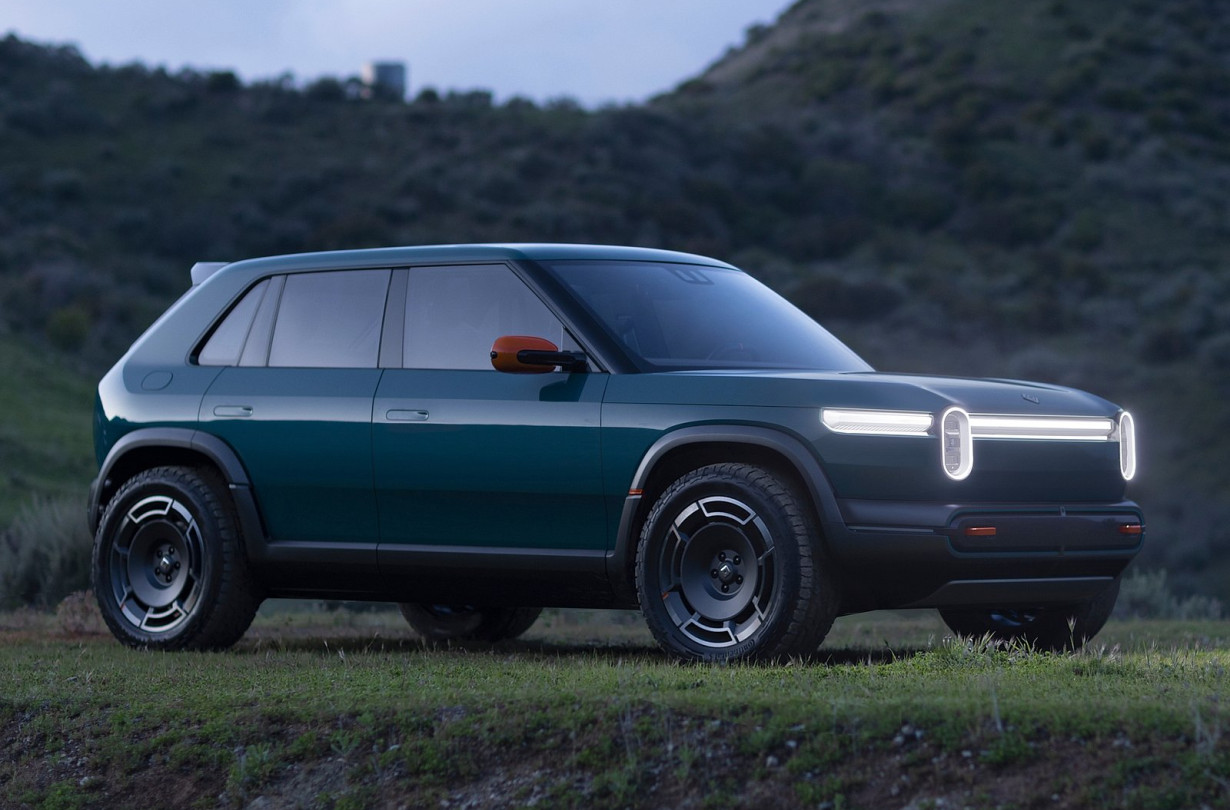 Η Rivian μεγαλώνει ακόμα περισσότερο την γκάμα της. Αλλά κυρίως προσφέρει το μοντέλο R3X που μιλάει στο συναίσθημα του ενθουσιώδους οδηγού. Rivian R3