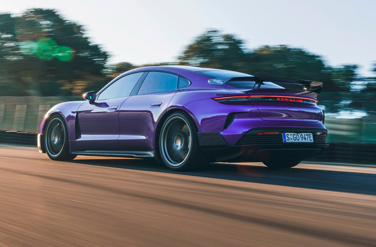 Σας αρέσει η νέα Porsche Taycan Turbo GT και θέλετε να την παραγγείλετε «full extra»; Δεν κάθεστε καλύτερα; Taycan Turbo GT