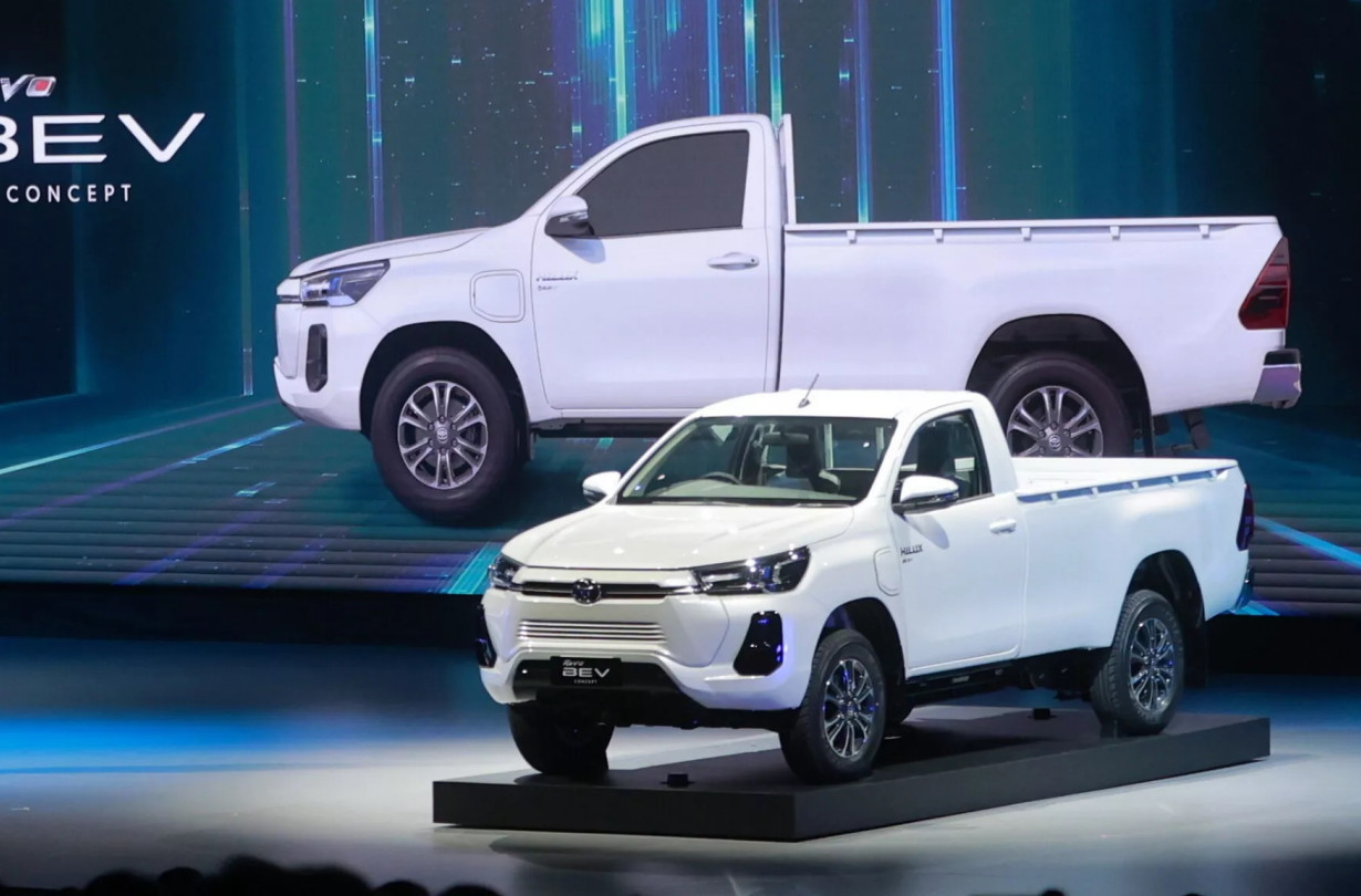 Ξεχάστε το F-150 και το Tesla Cybertruck, αν θέλετε ηλεκτρικό φορτηγάκι για μεροκάματο, η απάντηση είναι Toyota Hilux. Toyota Hilux
