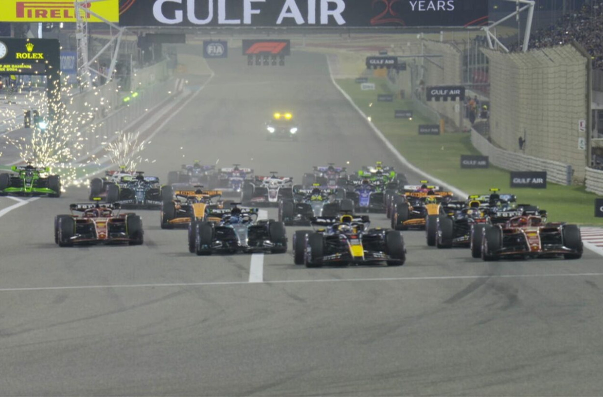 Η Formula 1 ξεκίνησε και πάλι, με τους Max Verstappen και Red Bull να συνεχίζουν με σπασμένα τα φρένα Formula 1 Bahrain GP