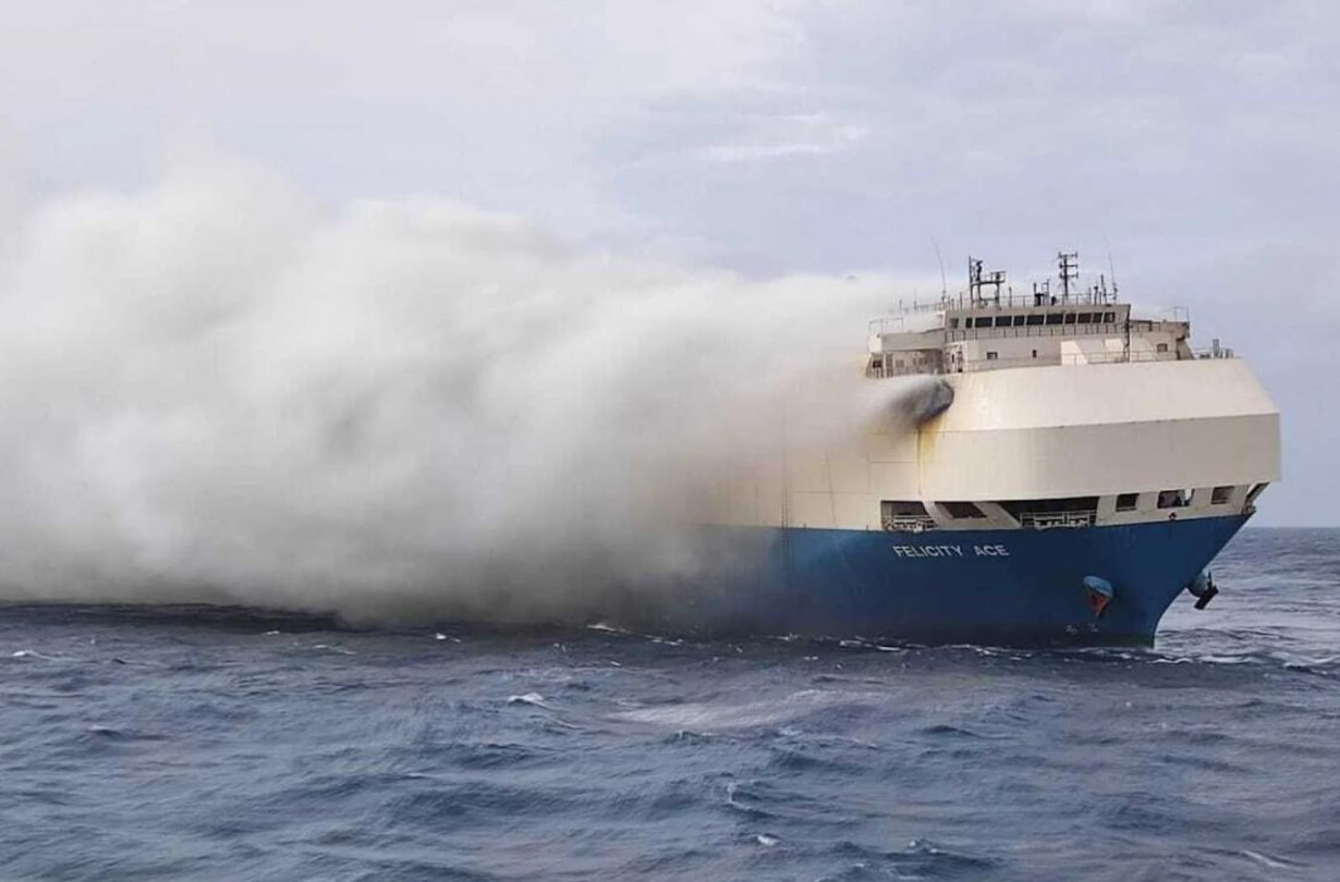 o πλοίο μετέφερε σχεδόν 4.000 αυτοκίνητα, με τη ζημιά για το VW Group να υπολογίζεται σε τουλάχιστον 155 εκατομμύρια δολάρια Felicity Ace