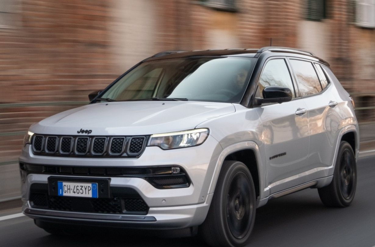 Το plug-in hybrid Jeep Compass αποδίδει 240 ίππους και μπορεί να διανύσει ηλεκτρικά 50 km Jeep Compass