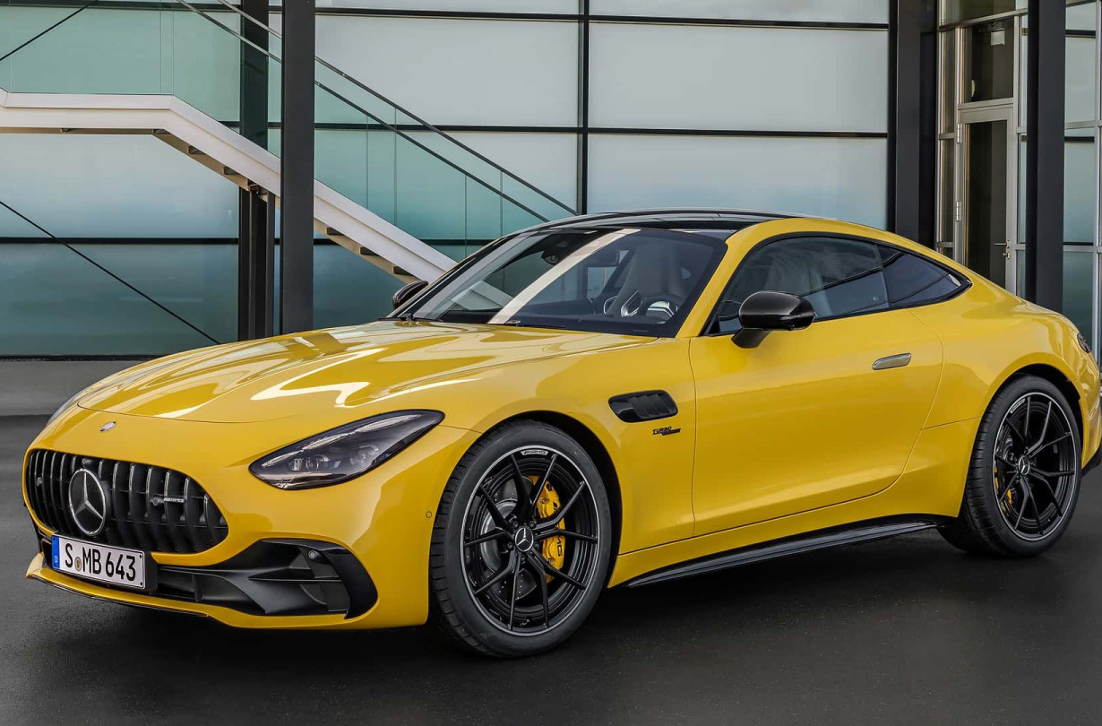Θηριώδης AMG GT αλλά ο 2λιτρος 4κύλινδρος φαίνεται λίγος μπροστά στα V8 θηρία των μεγαλύτερων εκδόσεων. Μήπως όμως είναι η πιο οδηγοκεντρική της γκάμας; Mercedes-AMG GT 43