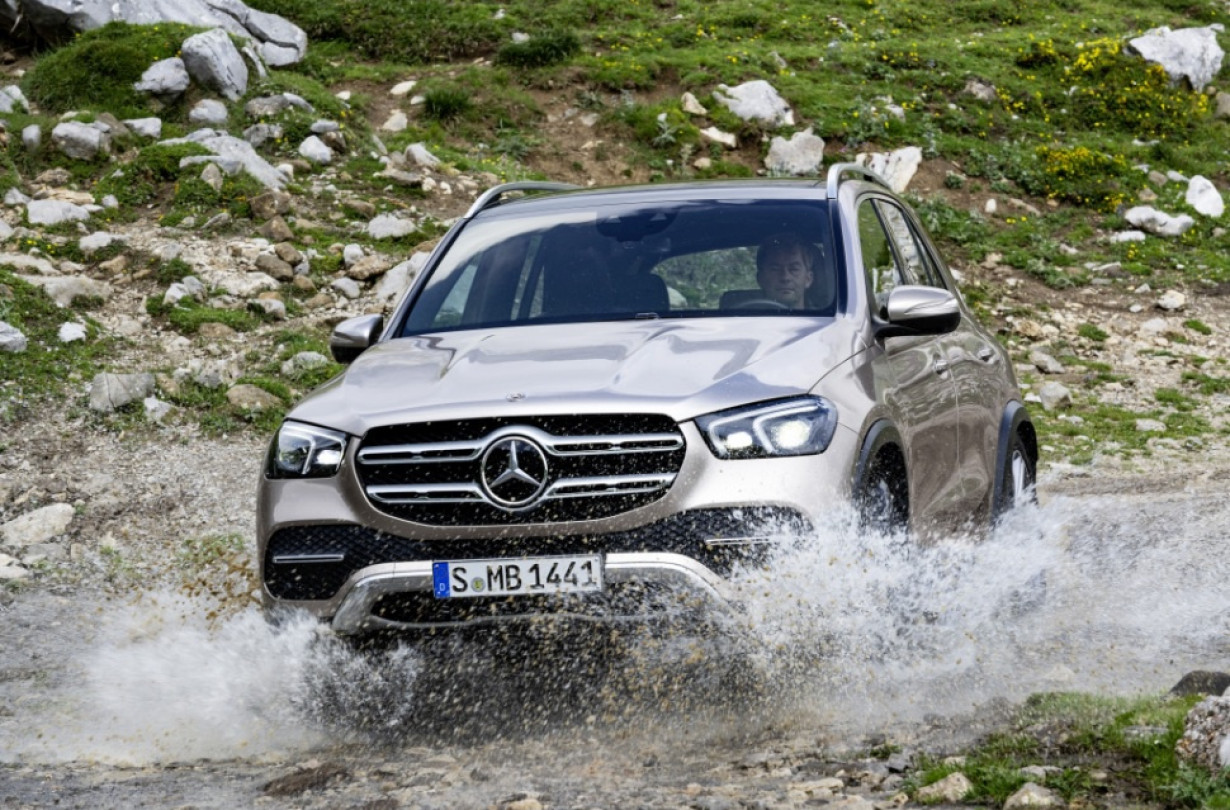 Όσοι οδηγούν κάποιο από τα 116.020 SUV της Mercedes-Benz, θα ειδοποιηθούν να προσέλθουν στην τοπική αντιπροσωπεία. Mercedes-Benz