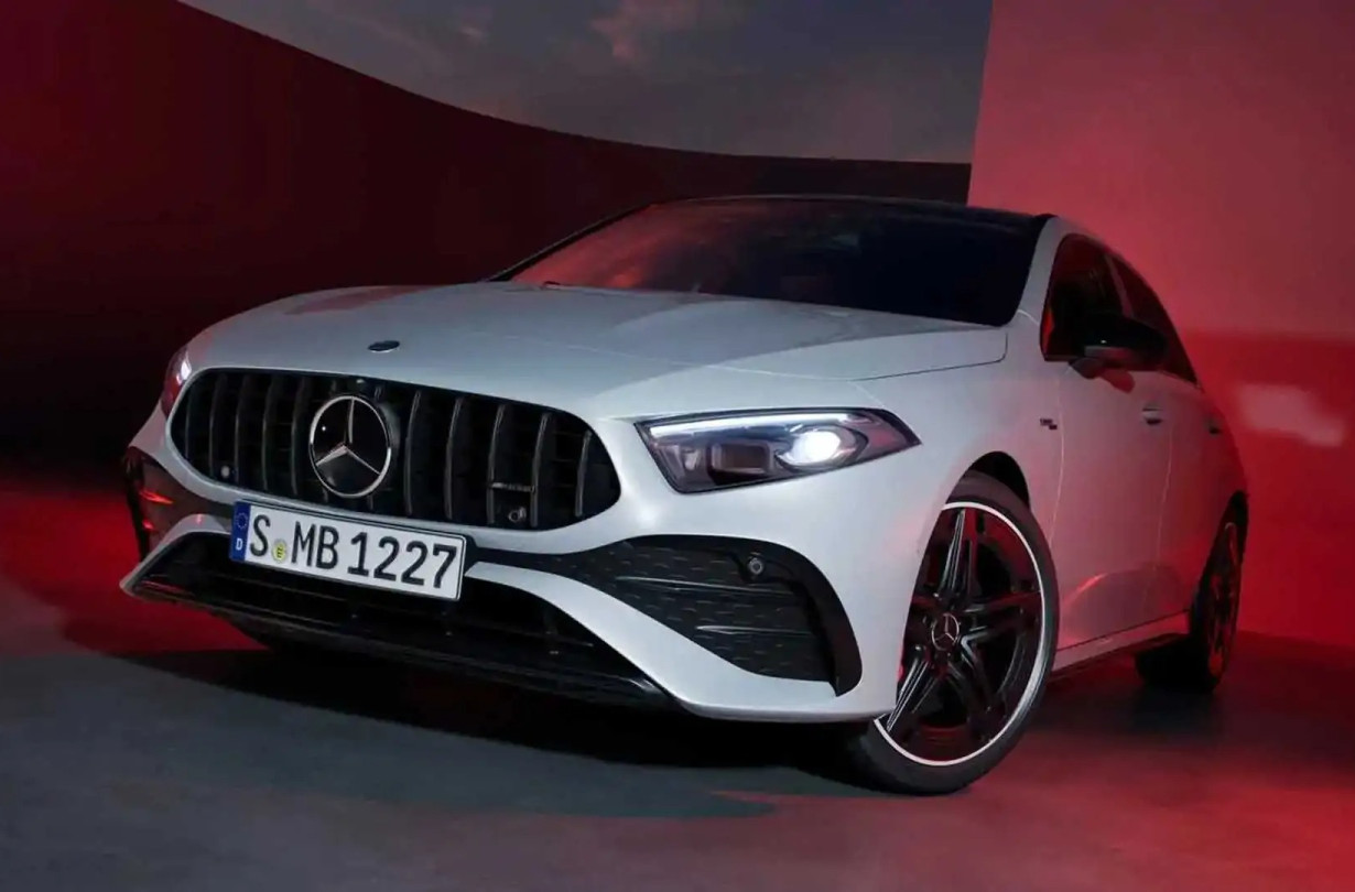 H Mercedes-Benz θα συνεχίσει να προσφέρει την A-Class μέχρι και το 2026 Mercedes-Benz A-Class