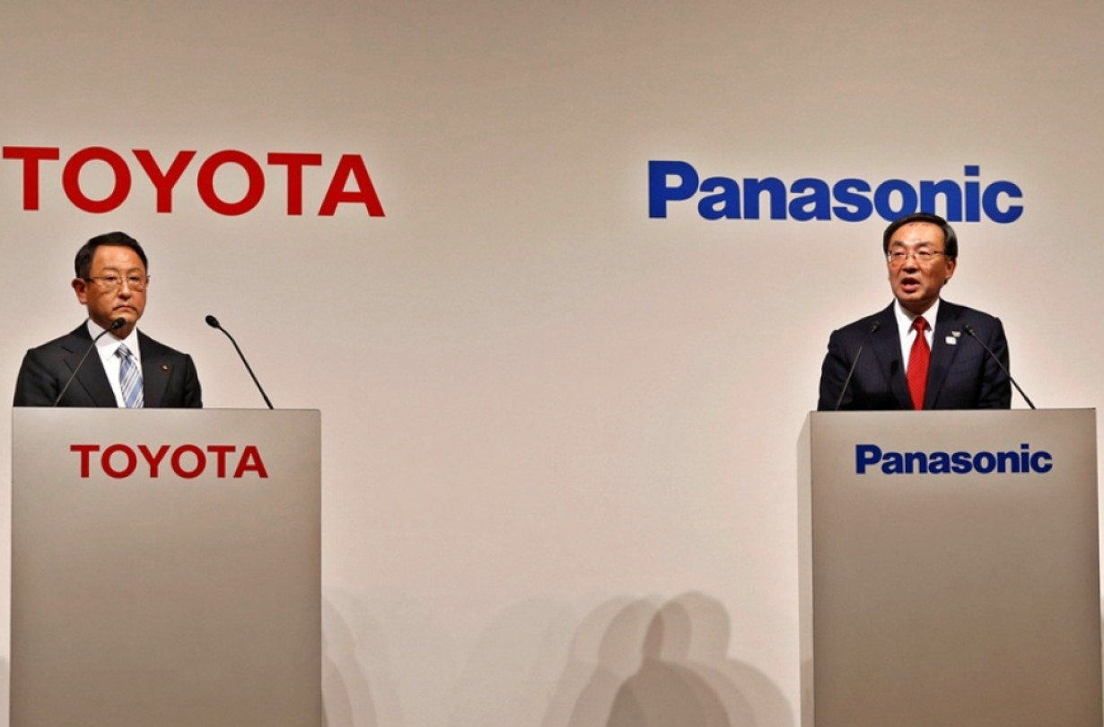 Στόχος της Toyota είναι να ξεκινήσει την παραγωγή μπαταριών στερεάς κατάστασης έως το 2028 Toyota & Panasonic