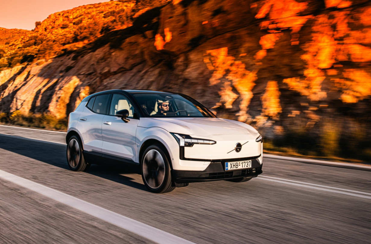 Το Volvo EX30 είναι διαθέσιμο στην ελληνική αγορά από €37.572, χωρίς την κρατική επιδότηση Volvo EX30