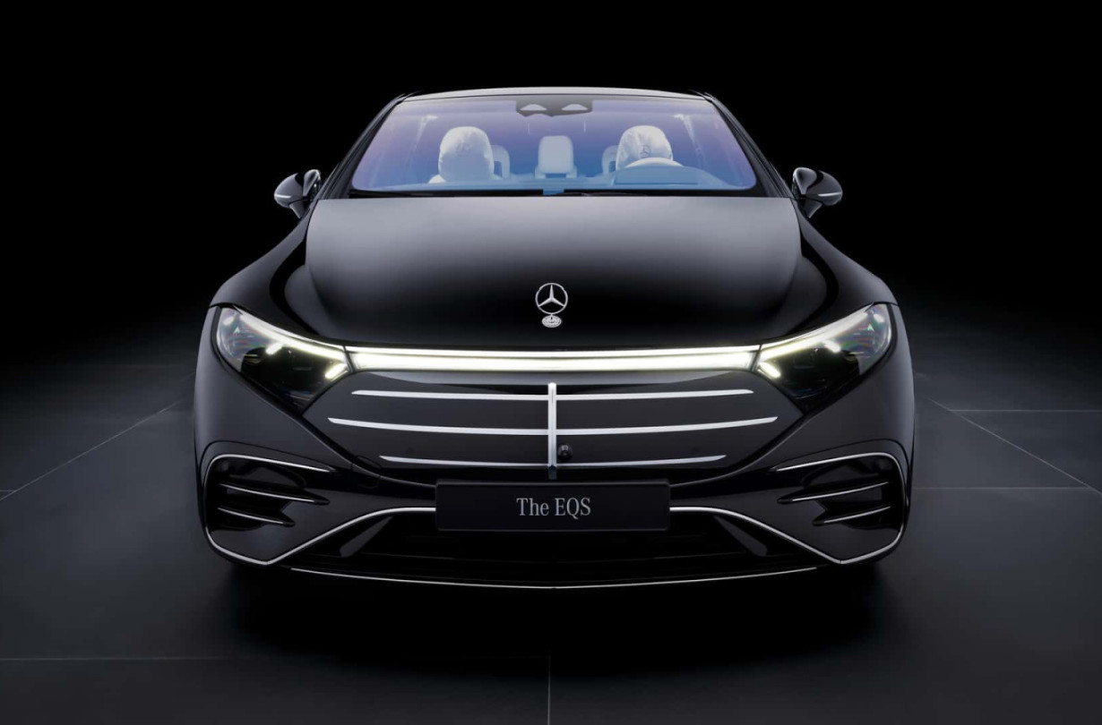 Ηλεκτρικό που αδιαφορεί για την αυτονομία και φουλάρει στο πρατήριο; Κι όμως, η Mercedes-Benz προτίμησε να παραμείνει πιστή στην αμιγώς ηλεκτρική προσέγγιση. Mercedes-Benz EQS