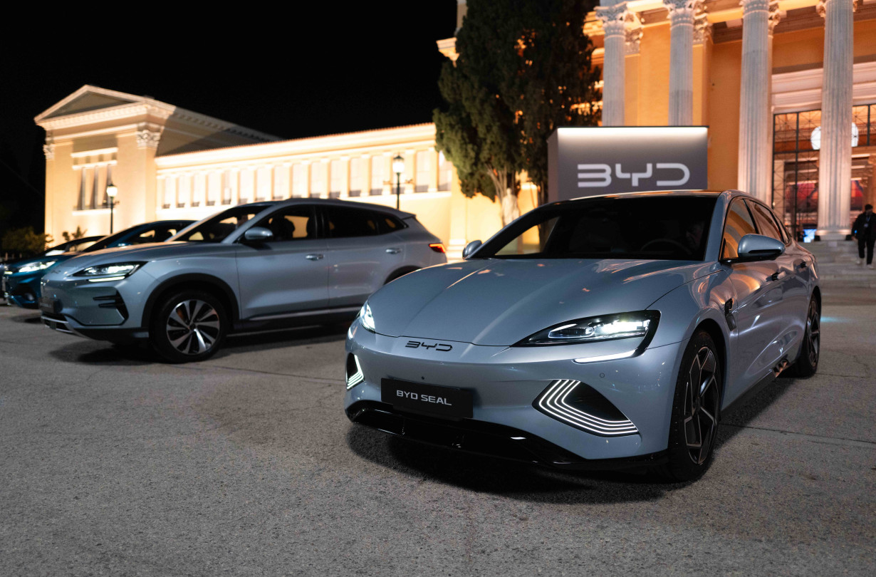 Οι Κινέζοι επενδύουν στην ηλεκτροκίνηση, αλλά δεν παραμελούν τα επαναφορτιζόμενα υβριδικά. plug-in hybrid